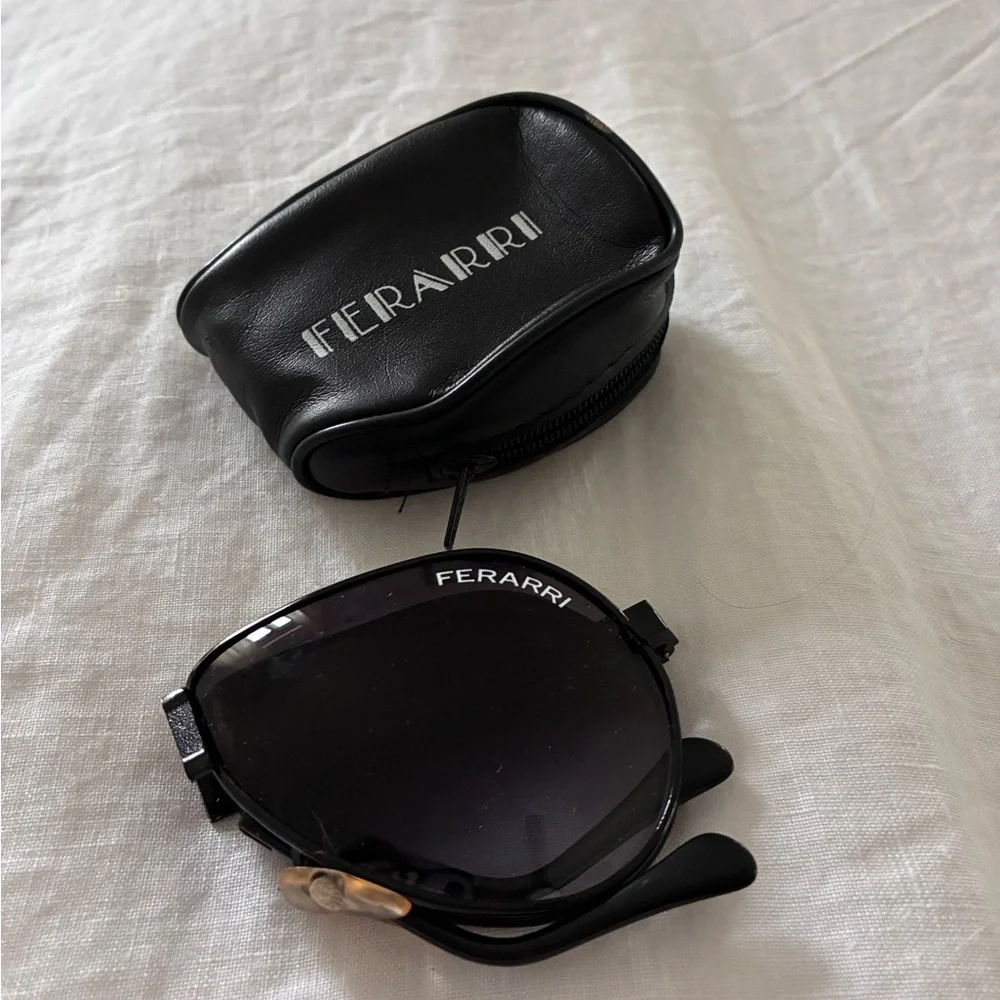 Vintage Ferrari Aviator Sunglasses in Black with Gradient Lenses. Foldable - Picture 4 of 7